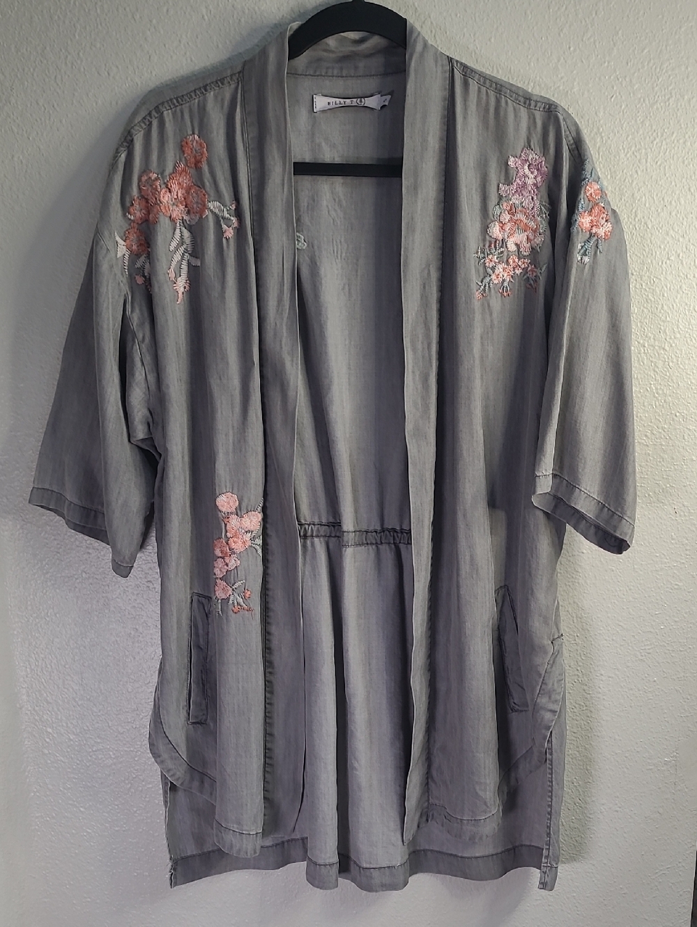 Billy T  Embroidered Gray Floral Kimono Jacket 100% Lyocell  Size Small